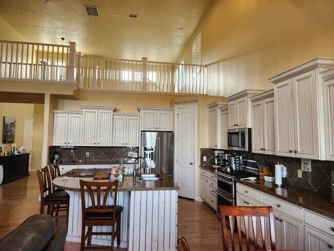 Building Photo - 2352 S Shorewood Dr
