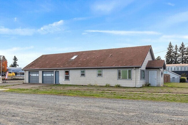 Primary Photo - 1186 NE Alpine Ave