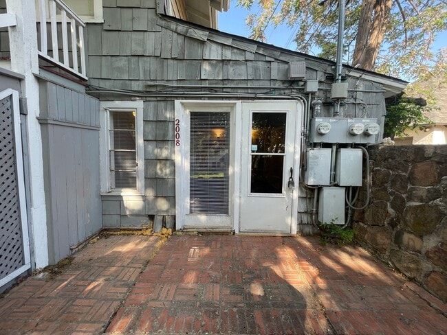 Building Photo - Historic Camp Bowie District | Cozy 1BD/1BA w/ Decorative Fireplace, Brand New Appliances & Unbea...