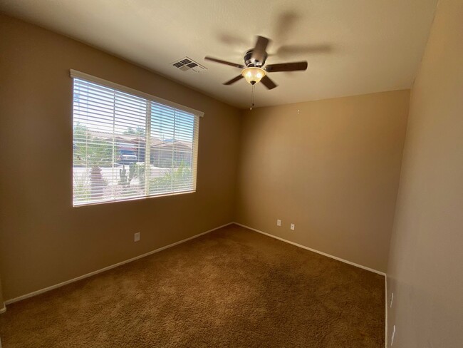 Building Photo - Luxe Living in Laveen!