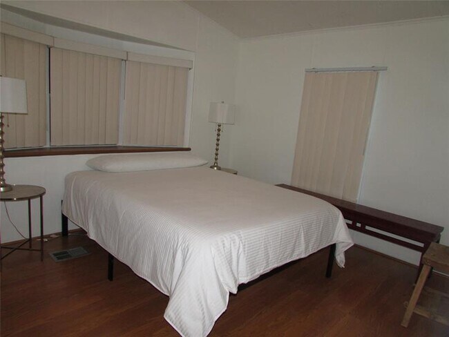 Building Photo - 5249 NW 4th Terrace