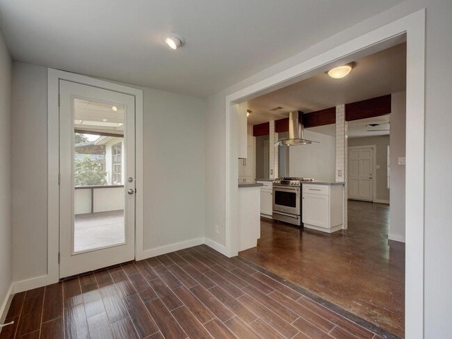 Building Photo - 1110 Fieldcrest Dr