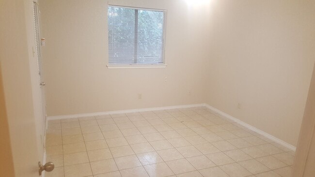 Building Photo - One Side of Duplex is Waiting for You- 2 Bed- 2 Bath- Lake Worth on Cul De Sac- 76135