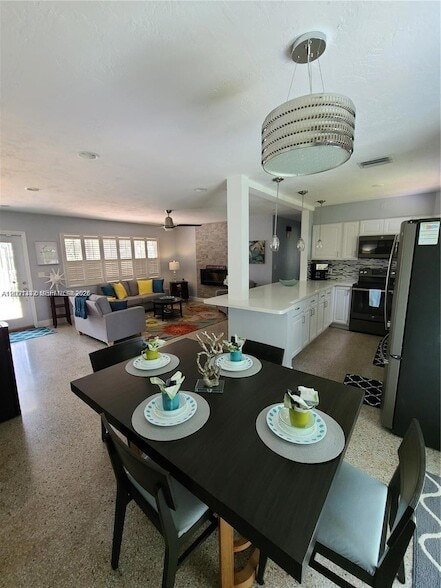 Building Photo - 2741 NE 16th Ave