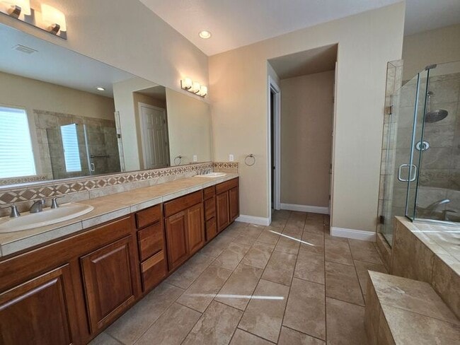 Building Photo - Beautiful Single-Story Home with Upgraded Kitchen & Spacious Backyard in Gated Community