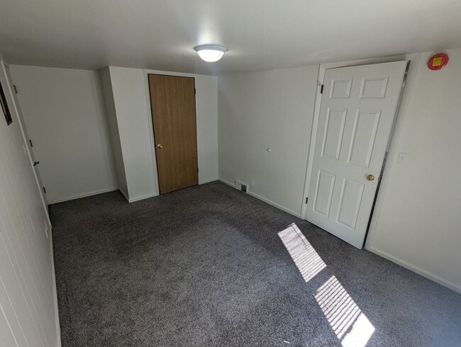 Building Photo - 4020-4022 S Beaumont Ave