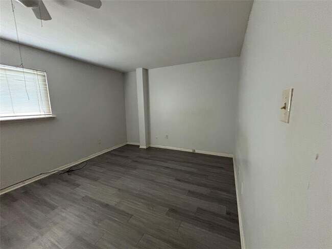 Building Photo - 3858 Willow Springs Ln