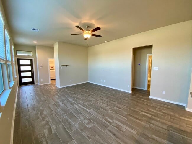 Building Photo - 7043 Coneflower Creek Ct