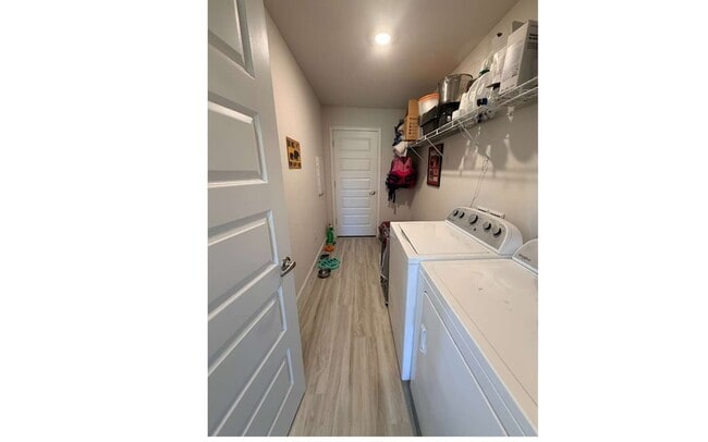 Building Photo - 297 SW Silverpalm Dr