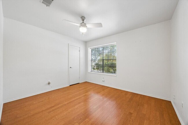 Building Photo - 12312 Antoinette Pl