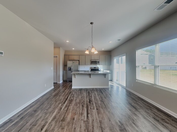 Building Photo - 1041 Cloverdale CT