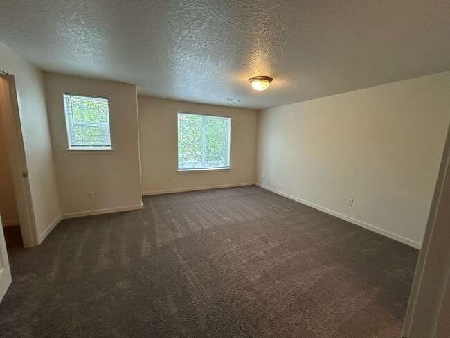 Building Photo - Beautifully Renovated 3 Bedroom Townhome i...