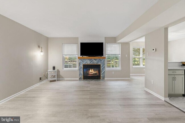 Building Photo - 424 Revere Dr