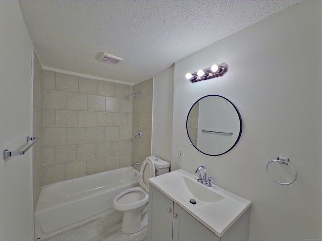 Building Photo - 8 Howard Ct