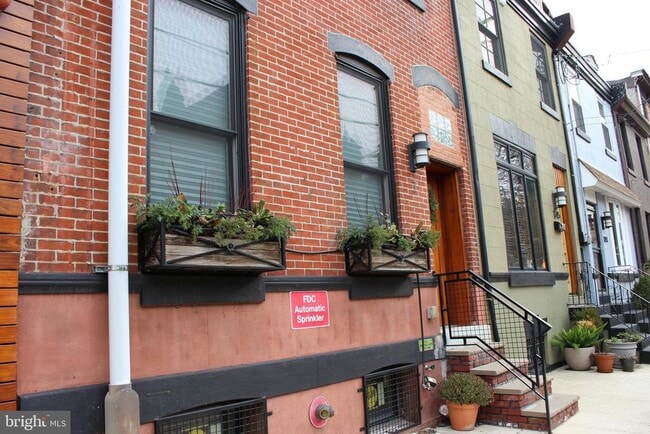 Primary Photo - 1247 E Columbia Ave