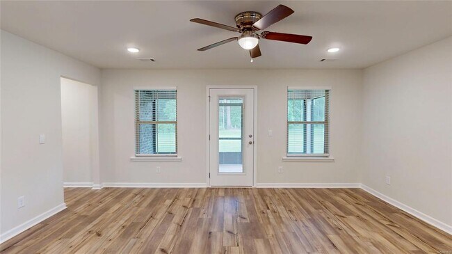 Building Photo - 172 Laila Wy