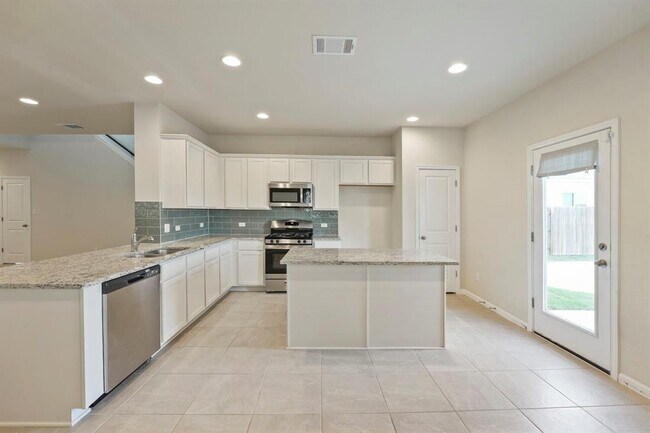 Building Photo - 202 Driftwood Ln