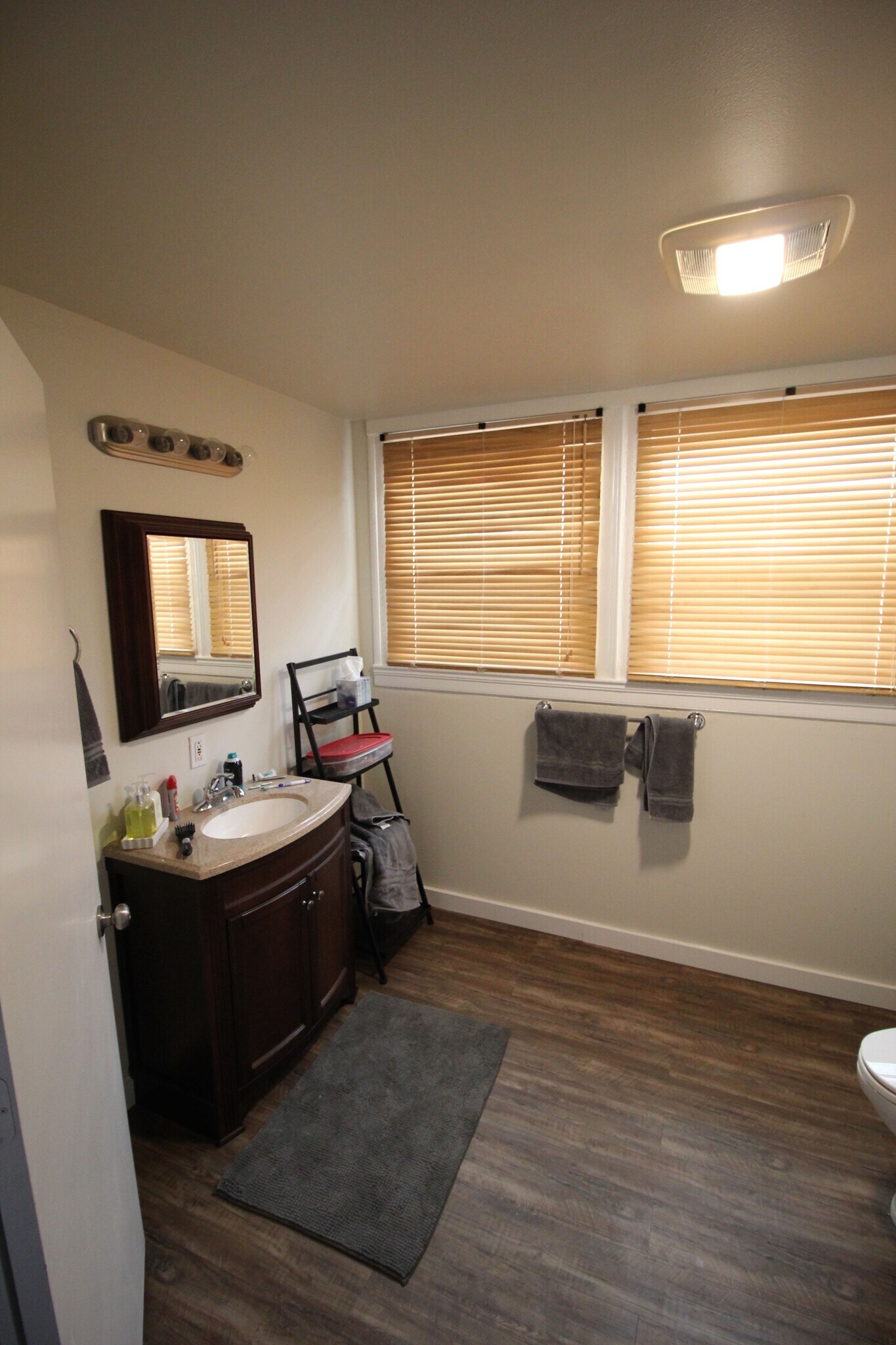 Full Bath - 204 Northeast 5th Avenue