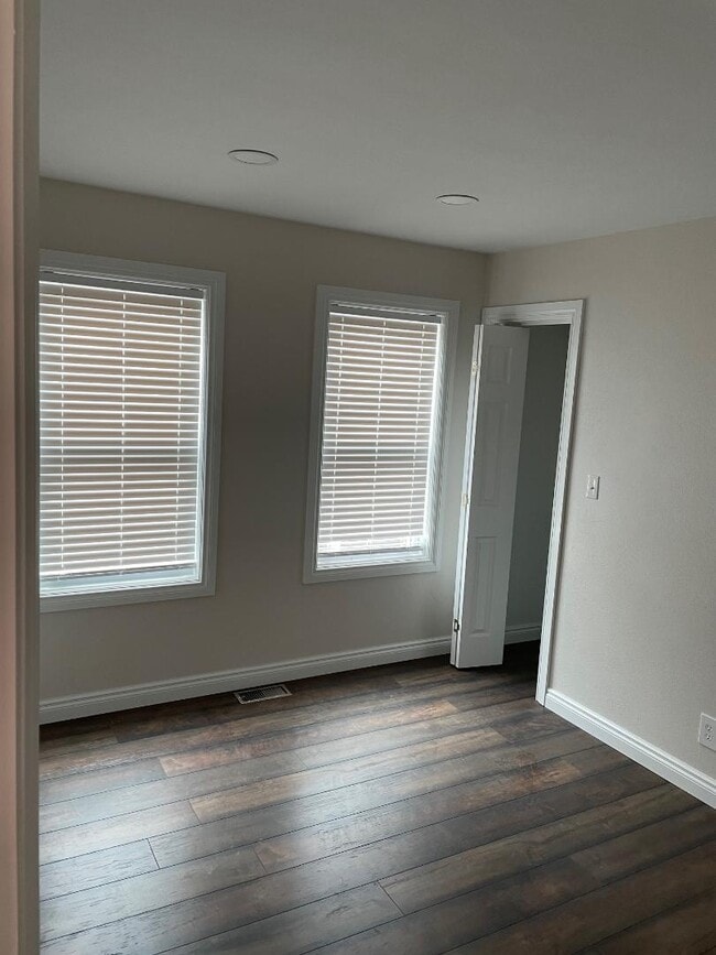 Building Photo - 1659 Hillcrest Dr