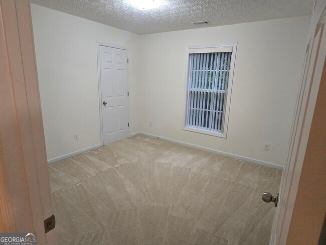 Building Photo - 3490 Southpointe Hill Dr NE