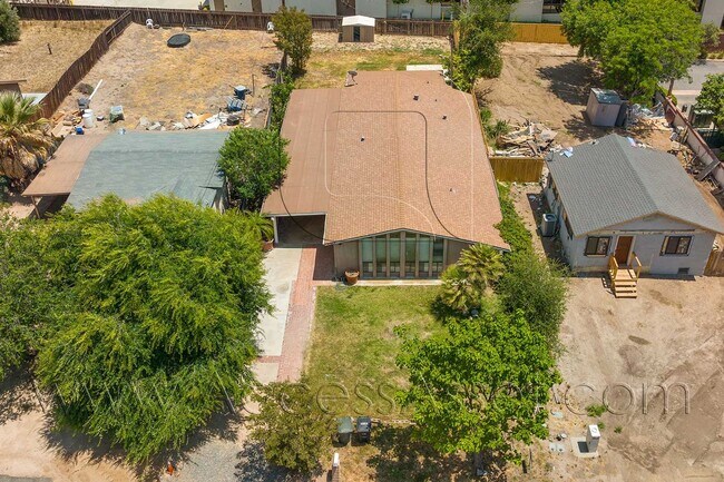 Building Photo - Charming 3 Bed/2 Bath Home In the Heart Of Old Town Temecula!