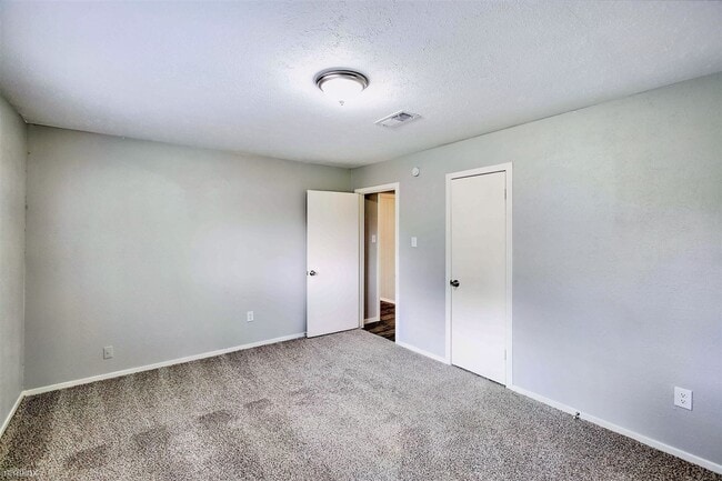 Building Photo - 3 br, 2 bath House - 213 Pamela Dr