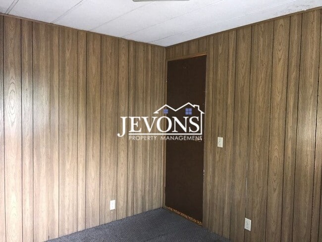 Building Photo - Experience this inviting Tieton home - Flexible short-term and long-term leases