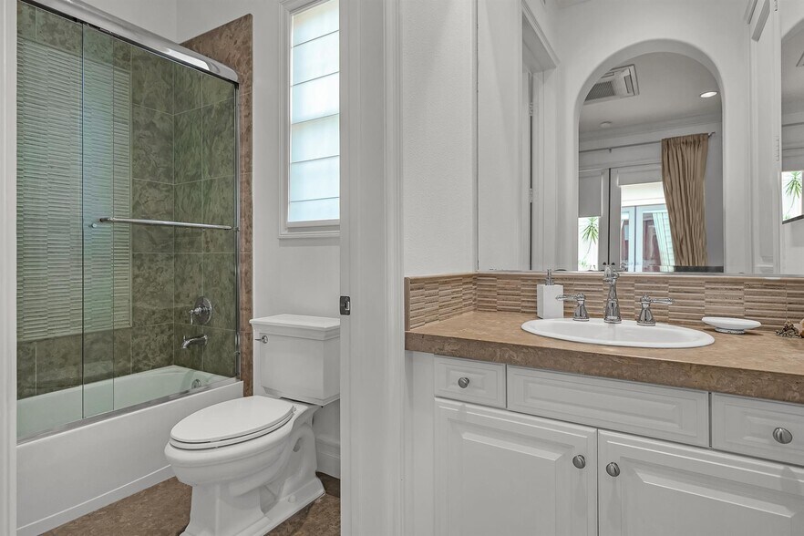 Building Photo - 8001 Ocean Bluff Dr