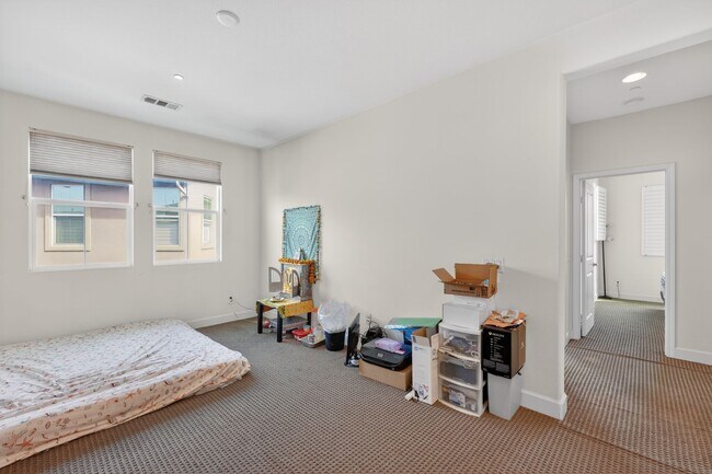 Building Photo - 306 Calle Rayo