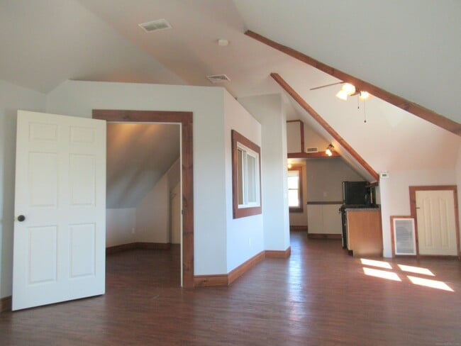 Building Photo - 144 Disbrow St