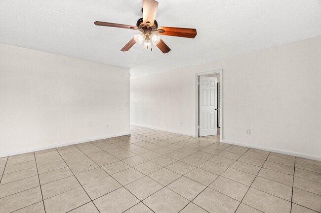 Building Photo - 4807 Gulfstream Rd
