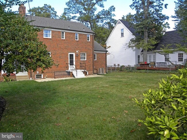 Building Photo - 716 N Overlook Dr