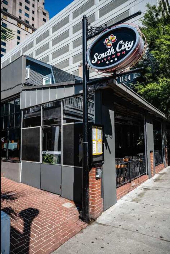 Building Photo - 1136 Crescent Ave NE