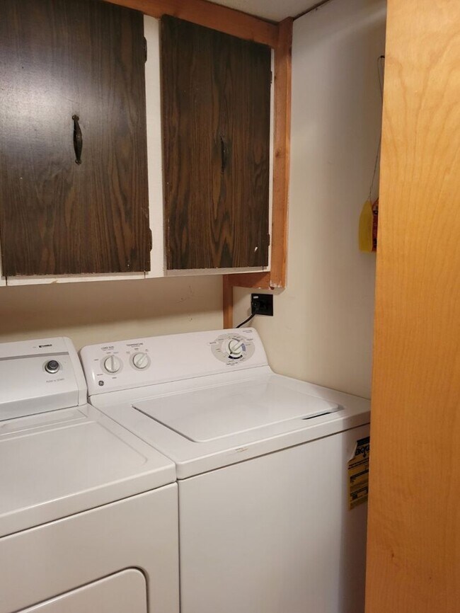 Building Photo - 308-310 Brady Canyon Rd