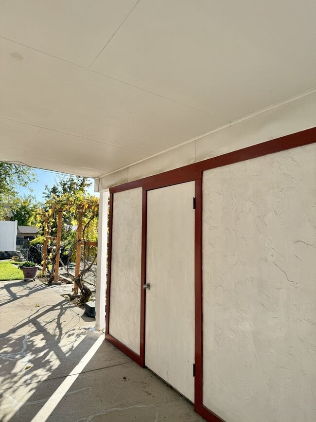 Building Photo - Charming 4-Bedroom Home in the Heart of Ce...