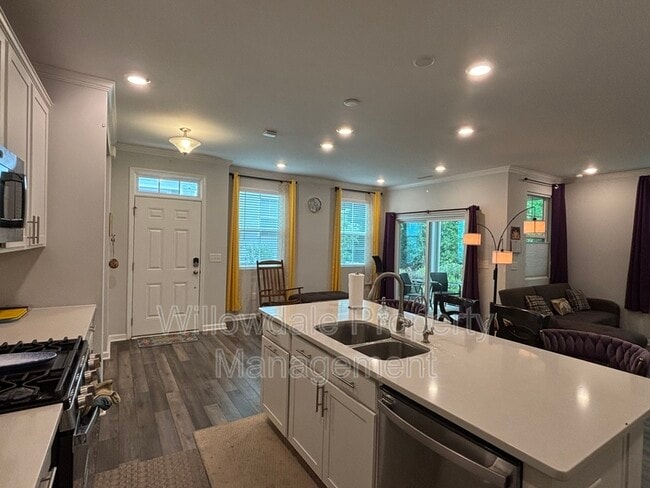 Building Photo - 203 Gremar Dr.