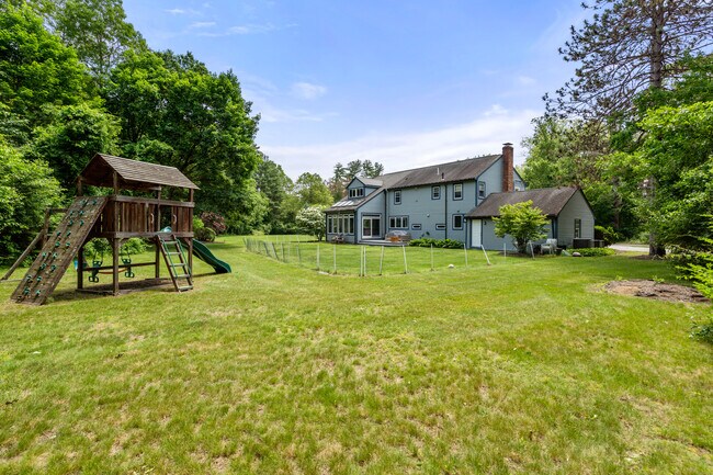 Building Photo - 73 Old Oxbow Rd