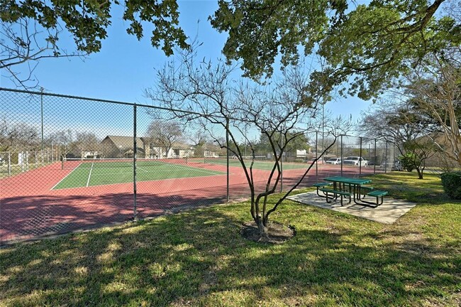 Building Photo - 2002 Millay Dr