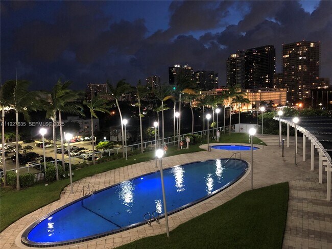 Building Photo - 601 NE 36th St