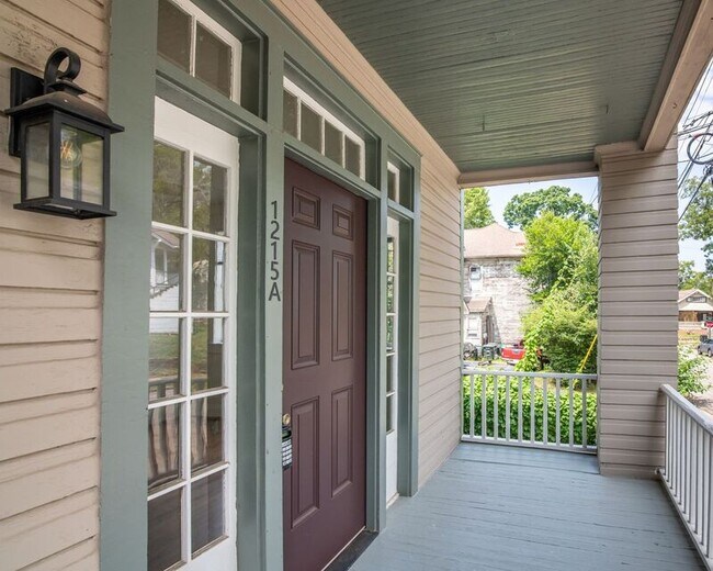Building Photo - 1215 15th Ave S