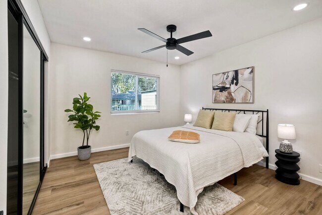 Building Photo - Charming Remodeled 2-Bed / 1.5-Bath Condo ...