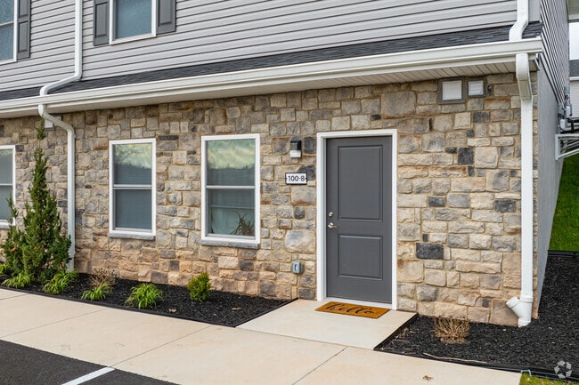 Entrance - Dover Highlands
