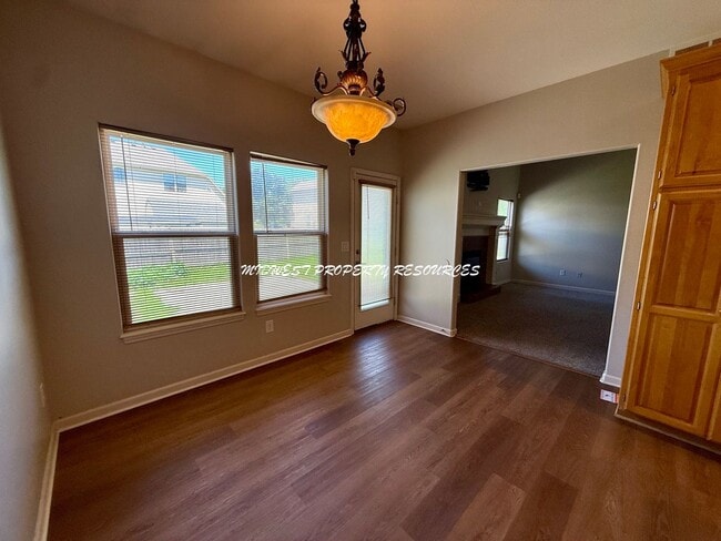 Building Photo - Beautiful 3 Bed, 2 Bath Ranch Home with Fireplace & Fenced Yard in Grandview!