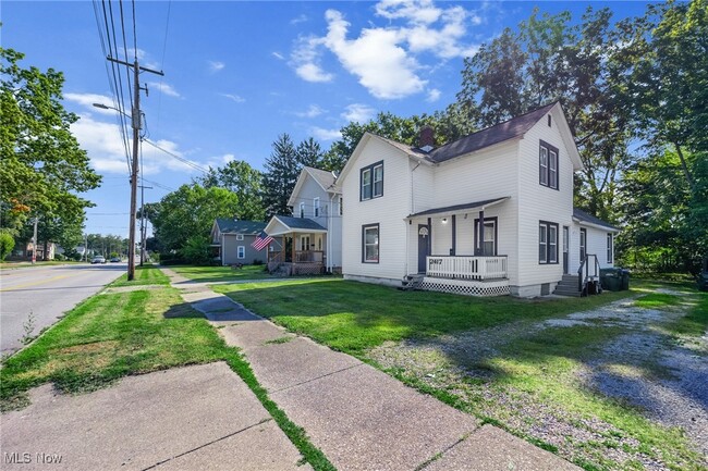 Building Photo - 2417 2nd St