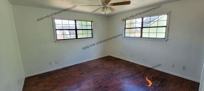 Building Photo - Martin Rd 2 Bedroom 1 Bath
