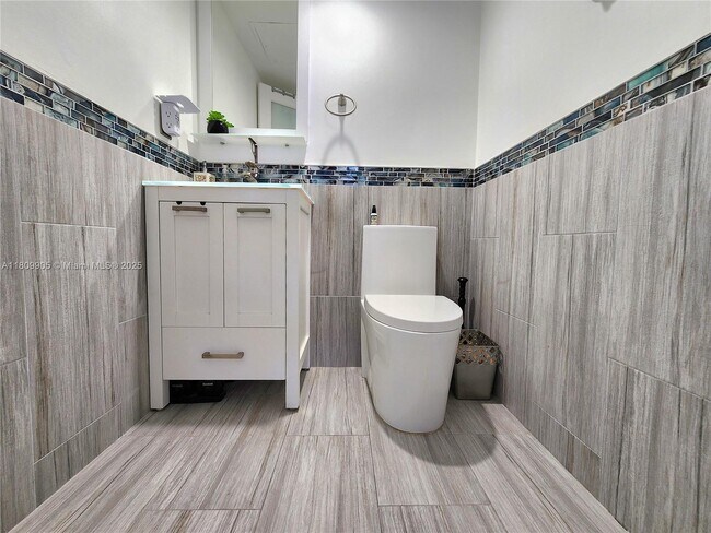 Building Photo - 3000 S Ocean Dr