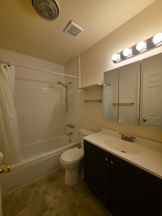 Building Photo - 2804 Burro Springs Ovi