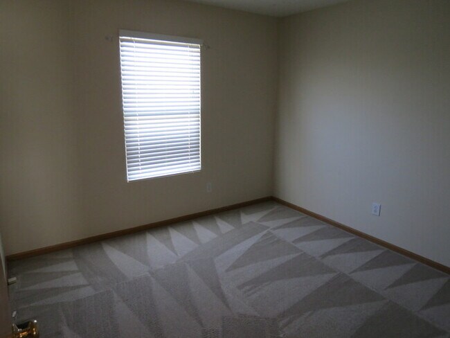 Building Photo - 4032 Grayson Dr, Obetz, OH 43207, USA