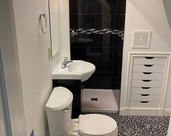 Building Photo - Click the “Apply Now” button or email wapmrentals@gmail.com for a prompt response.