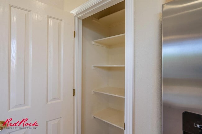 Building Photo - Comfortable 3-bedroom Home. Small Dog Frie...